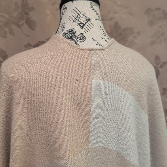 Soia & Kyo/FabFitFun Woven Scarfigan with Fringe, One Size, Gently Used - Picture 5 of 10